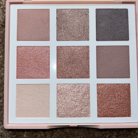 3INA Cosmetics Bloom Palette - Picture 2 of 4